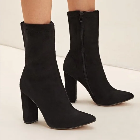 Black Point Toe Chunky Boots - Picture 3 of 4